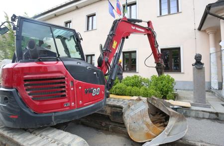 KNJIŽNICA CERKNICA OBNOVA 04 FOTO LJUBO VUKELIČ